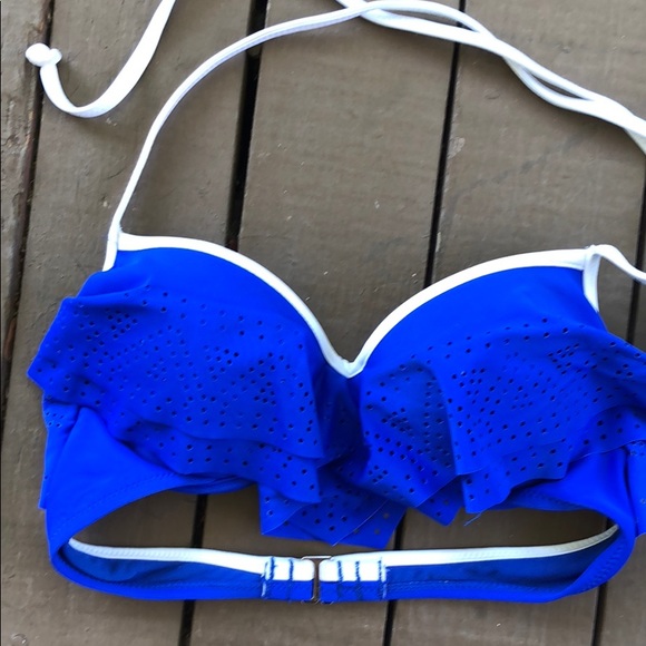 Two bathing suit tops - Picture 2 of 5